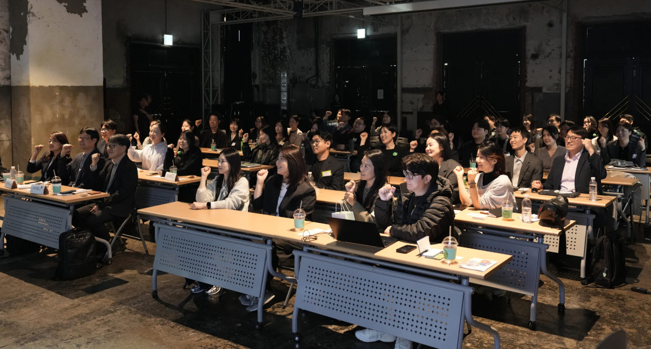 지난 27일 '연결'을 주요 키워드로 해피빈 기업 파트너스데이를 진행하고 있다.(사진=네이버)