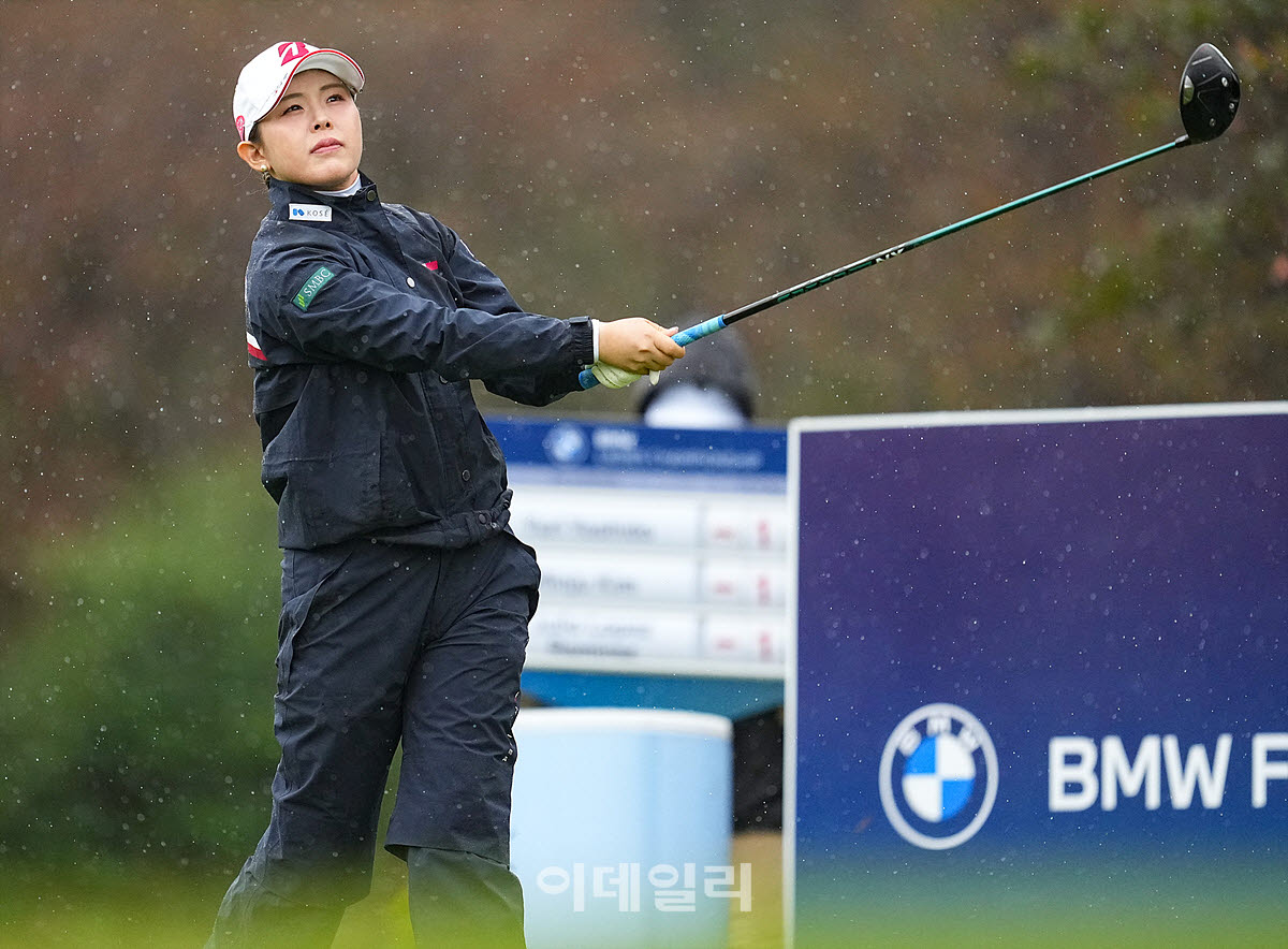 [포토]요시다 유리,타구 방향 확인