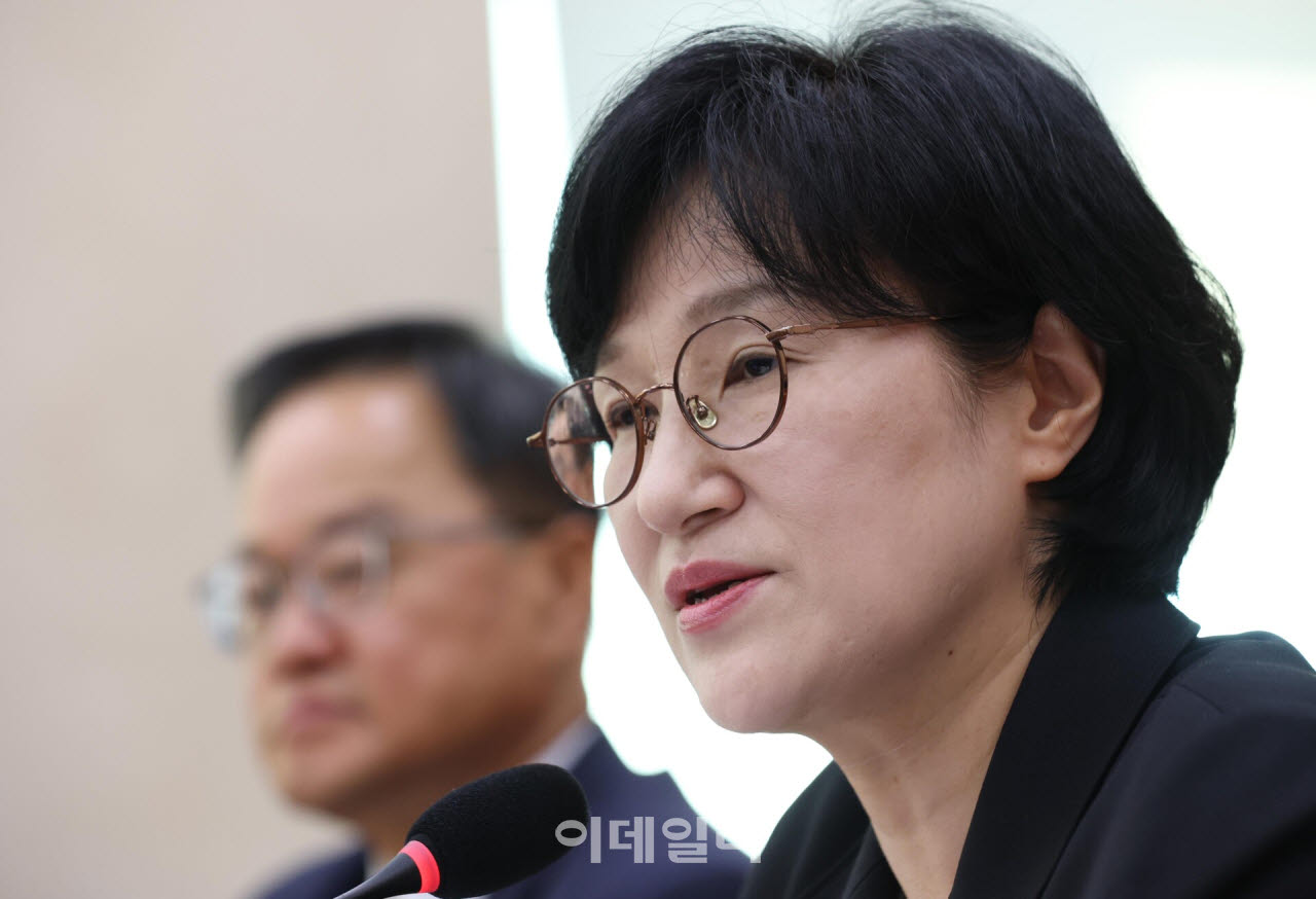 원민경 성평등가족부 장관이 28일 서울 여의도 국회 성평등가족위원회에서 열린 성평등가족부 등에 대한 국정감사에 출석, 질의에 답변하고 있다. (사진=노진환 기자)