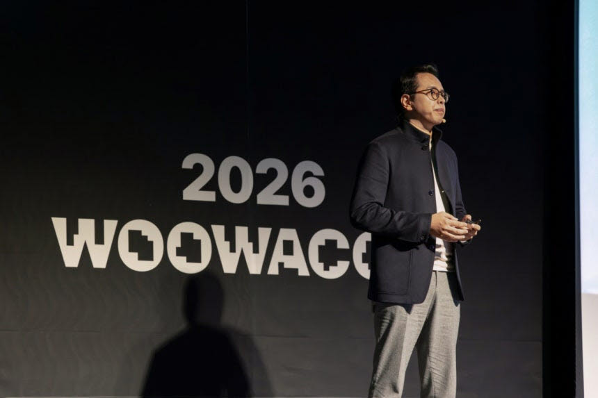 김범석 우아한형제들 CEO가 '우아콘 2026'에서 키노트 연설을 하고 있다. (사진=우아한형제들)