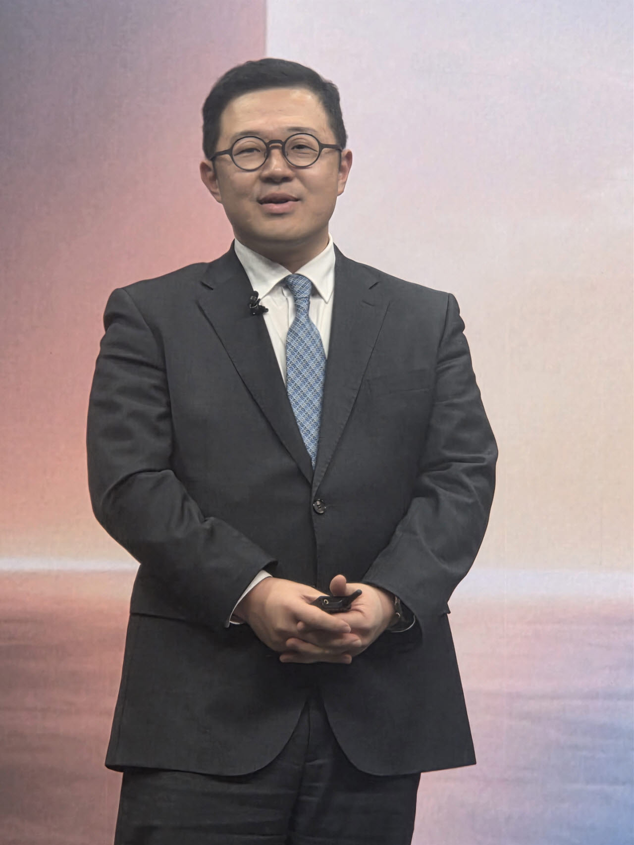 박현우 서울대 데이터사이언스대학원 교수가 28일 한국고등교육재단에서 열린 SK아이젠(AIGEN) 사전 설명회에서 AI 시대에 필요한 인재의 새로운 기준에 대해 언급하고 있다. 사진=이데일리 김현아 기자