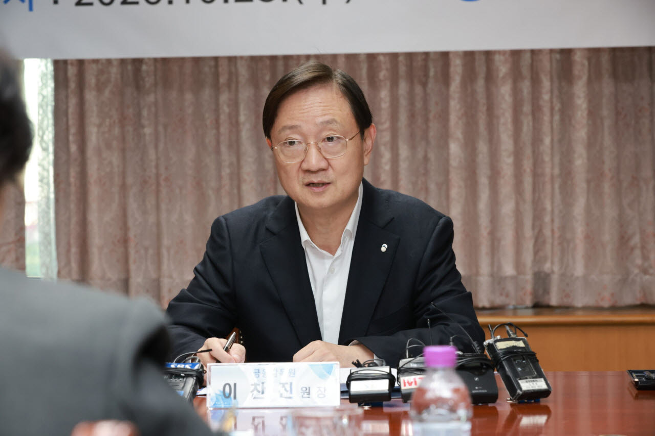 이찬진 금융감독원장이 28일 금융감독원 본원에서 8대 금융지주 이사회 의장과 정례 간담회를 가졌다.(사진=금감원)