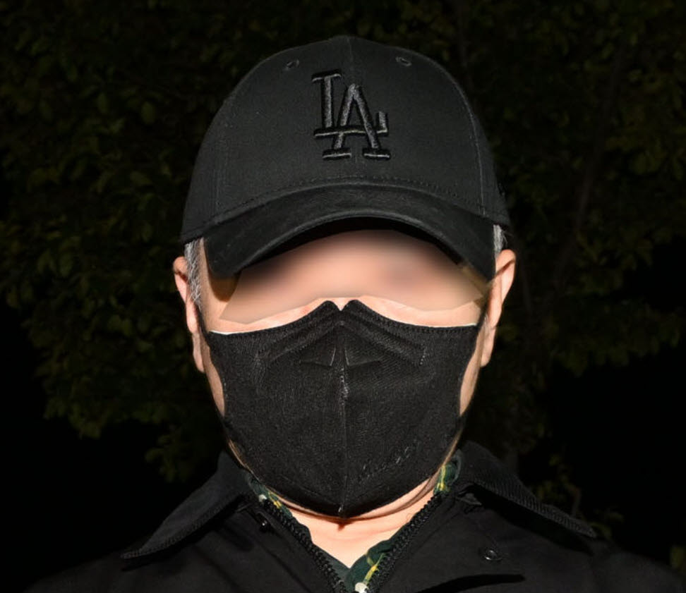 '여고생 살해범' 장윤기의 부친 장모 경감이 28일 오후 전남광주 동구 광주지법에서 증인 신문을 마친 뒤 법원을 빠져나가고 있다. (사진=뉴시스)