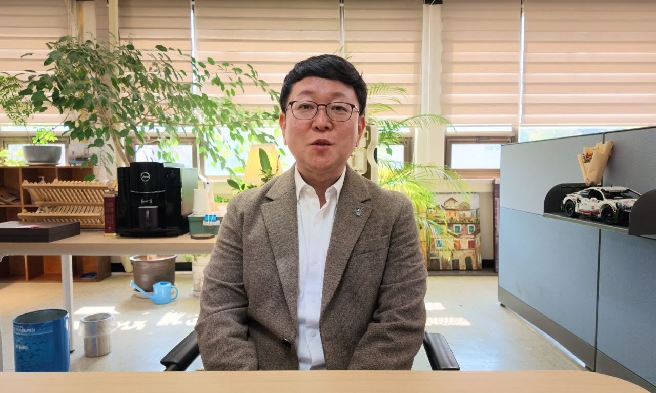 이동형 K-문샷 프로젝트 SMR선박 임무 총괄지휘자(PD)가 용융염원자로에 대해 설명하고 있다.(사진=이데일리 강민구 기자)