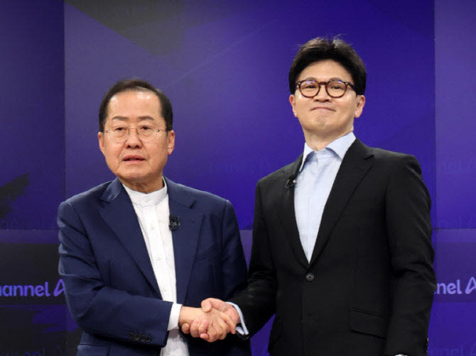 홍준표 전 대구시장(왼쪽), 한동훈 무소속 의원.(사진=국회사진기자단)