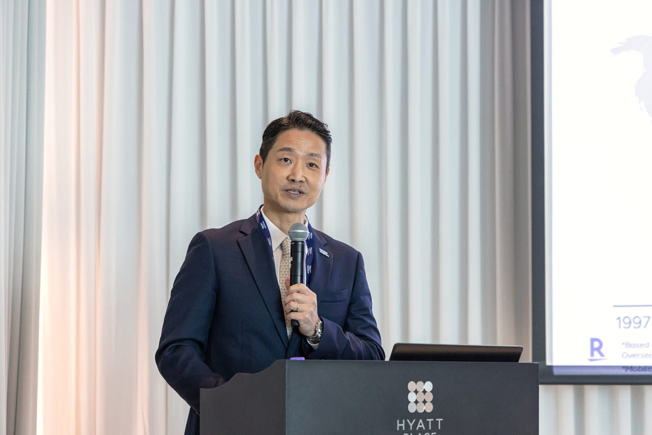 라쿠텐 마리타임이 28일 하얏트 플레이스 부산 연산에서 개최한 ‘Maritime AI & Tech Summit 2026’에서 손승현 라쿠텐심포니 인터넷 서비스 사업부문 대표 겸 라쿠텐 마리타임 총괄이 개회사를 하고 있다.(사진=라쿠텐 마리타임)
