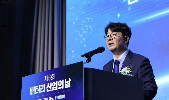 엄기천 한국배터리산업협회장이 29일 서울 강남구 조선팰리스 호텔에서 열린 '제6회 배터리 산업의 날' 기념식에서 개회사를 하고 있다. (사진=한국배터리산업협회 제공)