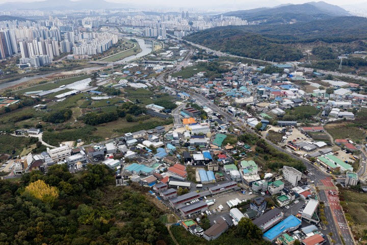 국토교통부가 29일 주택공급 정례브리핑을 열고 하남과 김포, 구리 등 7만 6700가구 규모의 신규 택지 후보지 6곳을 추가 발표했다. 사진은 이날 약 1만4600가구 규모 신규 택지 후보지로 선정된 경기 구리시 사노동 건원지구의 모습. (사진=연합뉴스)