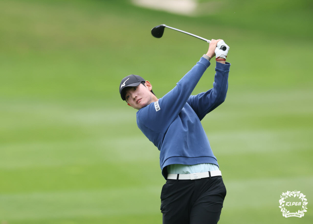 김나현이 29일 제주 제주시의 엘리시안 제주 컨트리클럽에서 열린 KLPGA 투어 S-오일 챔피언십 1라운드에서 우드 샷을 치고 있다.(사진=KLPGA 제공)