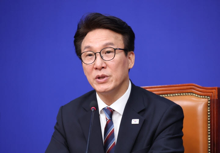 더불어민주당 김민석 대표가 30일 국회에서 열린 최고위원회의에서 발언하고 있다. (사진=연합뉴스)