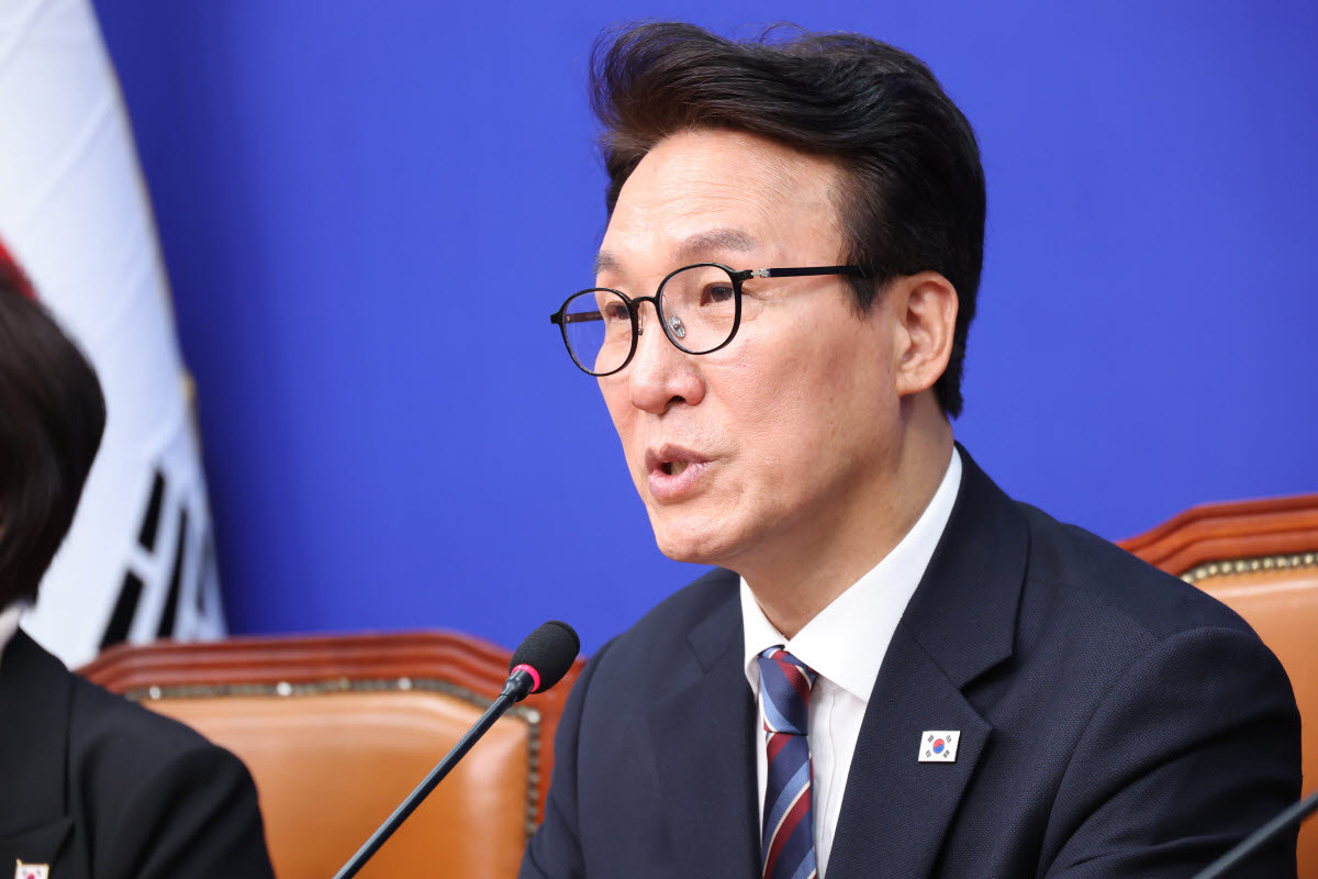 김민석 더불어민주당 대표가 30일 국회에서 열린 최고위원회의에서 발언하고 있다.(사진=연합뉴스)