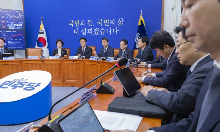 김민석 더불어민주당 대표가 30일 국회에서 열린 최고위원회의에서 발언하고 있다.(사진=연합뉴스)