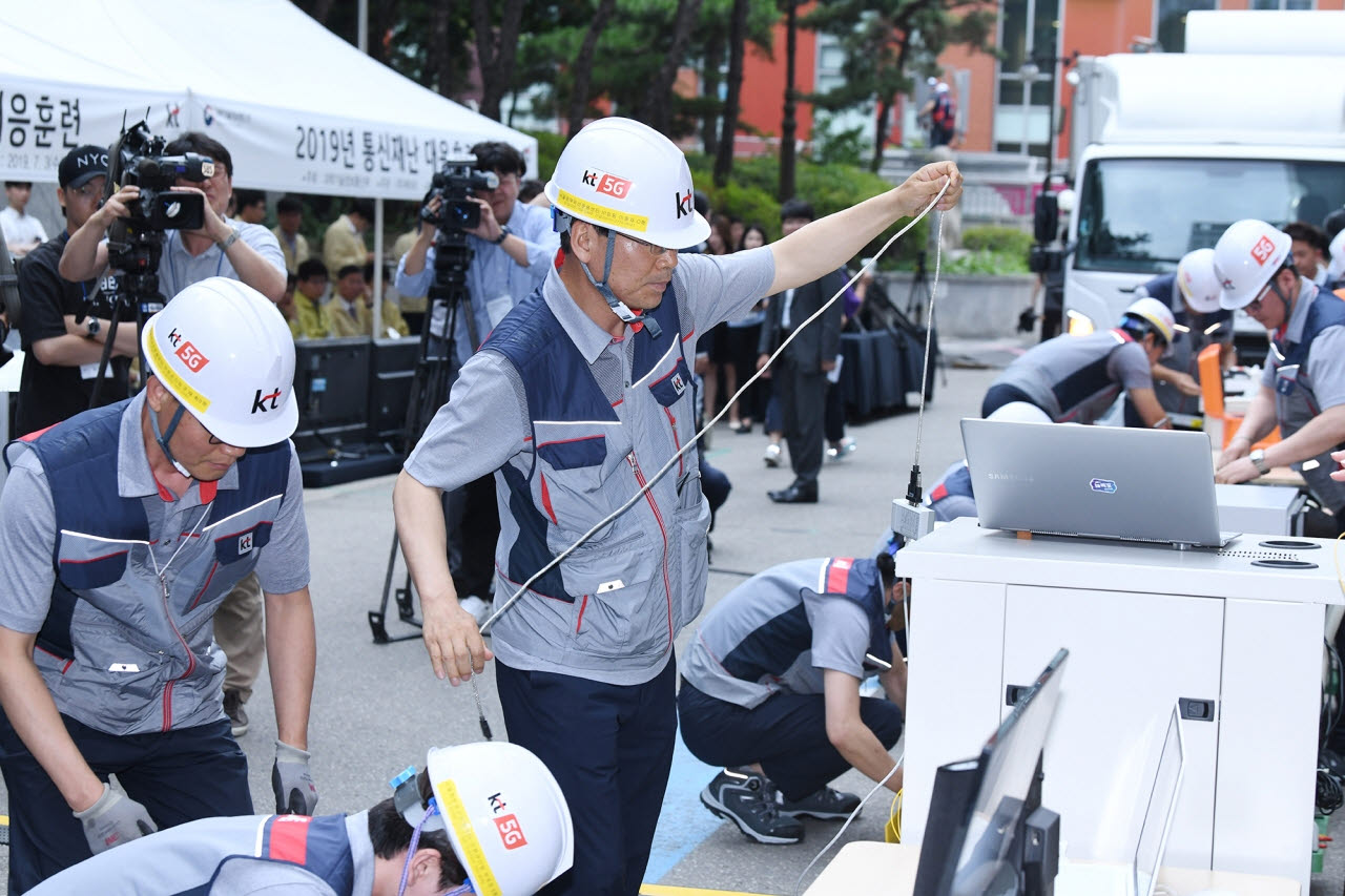 2019년 7월 3일 KT 혜화국사에서는 과학기술정보통신부가 주최한 ‘2019년 통신재난 대응훈련’이 진행됐다. 국가적 통신 재난 상황에 대비한 민관군 합동 대응 훈련으로 통신사업자와 국가정보원, 경찰청, 소방청, 육군, 한국전력 등이 참여했다. 사진=이데일리 DB