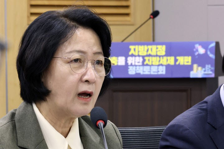 추미애 경기도지사가 30일 국회 의원회관에서 열린 '지방재정 확충을 위한 지방세제 개편 정책토론회'에서 발언하고 있다. (사진=연합뉴스)