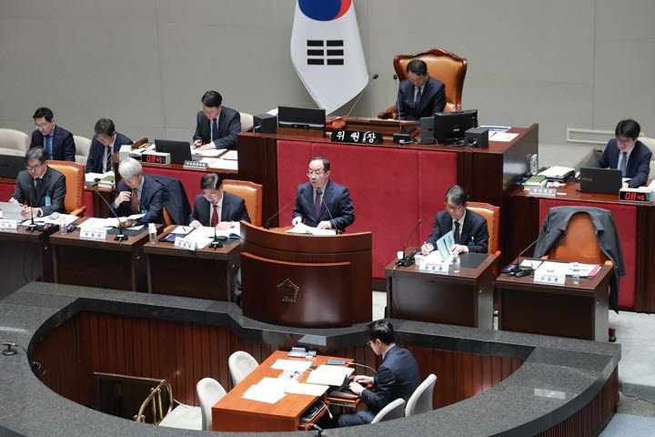 30일 국회 예산결산특별위원회 제2차 전체회의에서 2027년도 예산안 및 기금운용계획안에 대한 공청회가 열린 가운데 구자현 한국개발연구원(KDI) 선임연구위원이 발언하고 있다.(사진=연합뉴스)