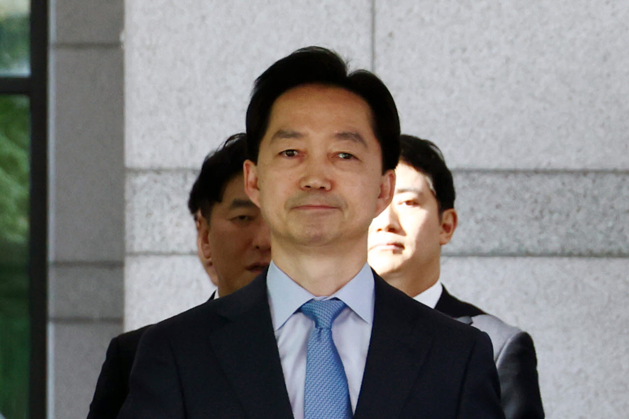 김지용 중대범죄수사청장이 30일 서울 공소청에서 이정현 공소청장 직무대행 예방을 마친 뒤 청사를 나서고 있다.(사진=뉴시스)