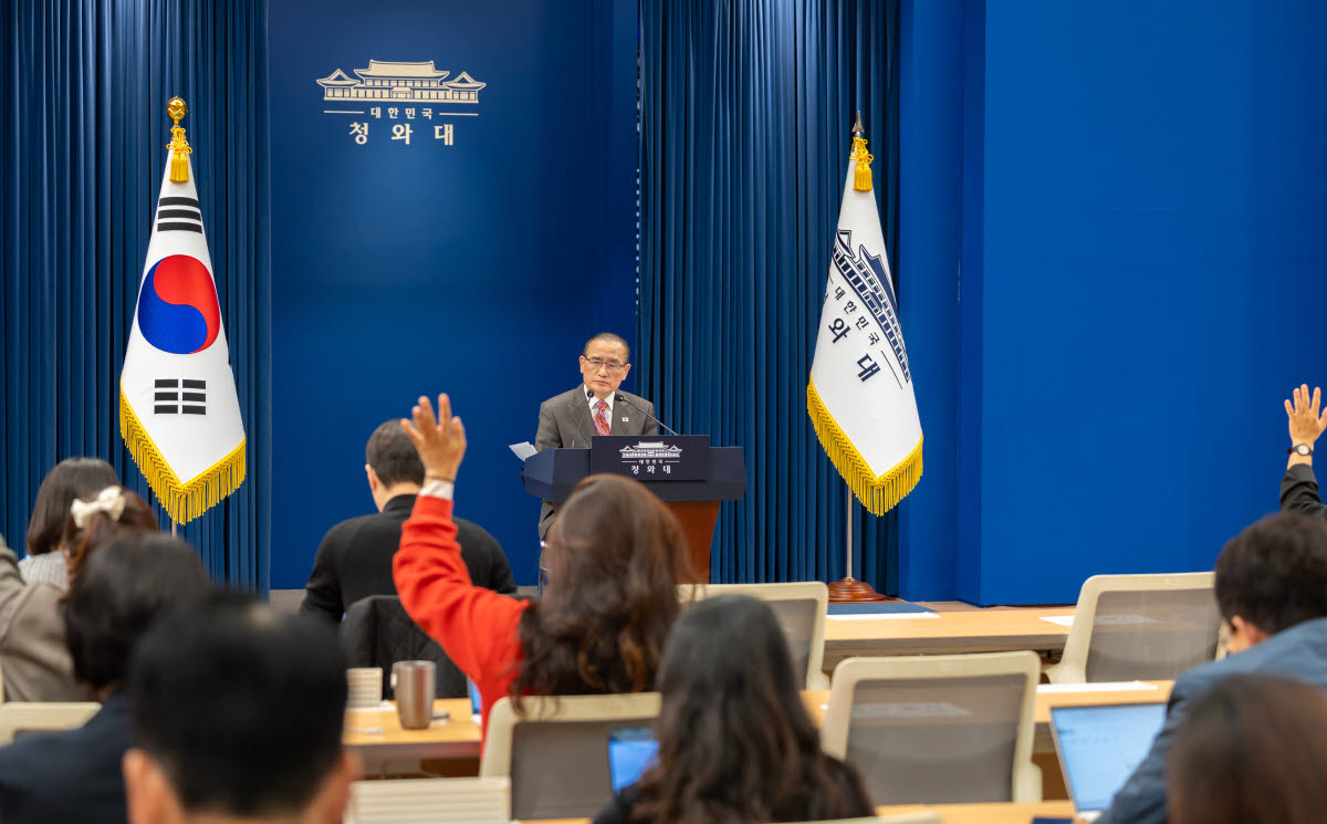 위성락 국가안보실장이 30일 청와대 기자회견장에서 현안 관련 브리핑을 하고 있다. (사진=연합뉴스)