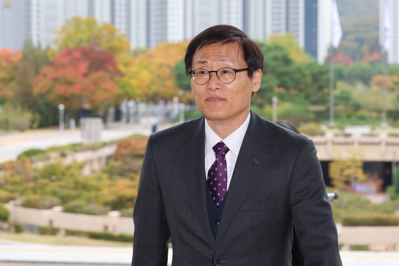 장주영 법무부 검찰인권존중미래위원회 위원장이 29일 경기 과천 법무부에서 열린 16차 진상조사단 회의에 참석하며 취재진 질문에 답하고 있다.(사진=뉴시스)