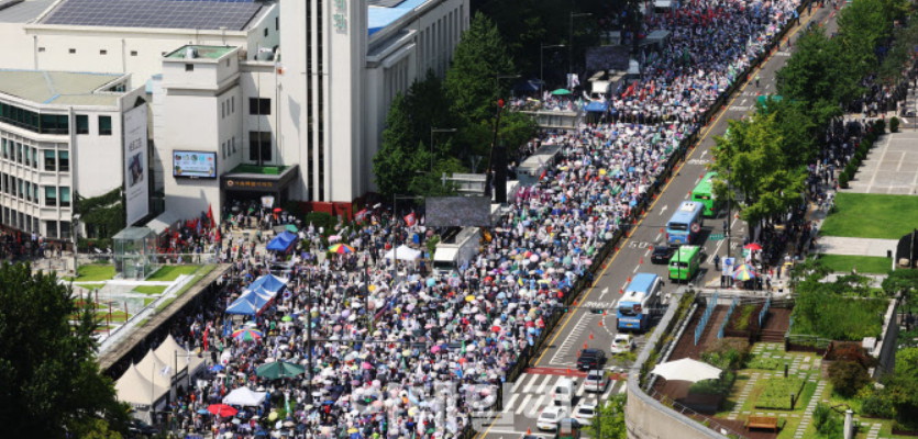 [단독]갈등에 몸살 앓는 한국, 매년 '233조' 날렸다