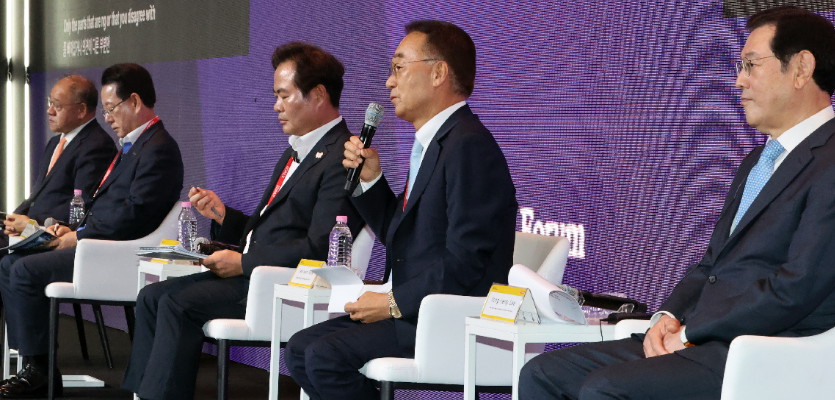 신혼부부 '만원주택' 신중해야…저출산 뼈 때린 일침[ESF2025]