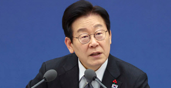 李대통령 "희망고문하나?"…새만금 계획 현실화 촉구