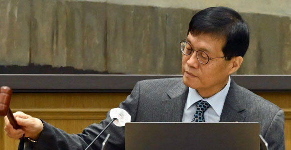 올해 첫 금통위, 환율·집값에 묶인 금리…언제 움직일까