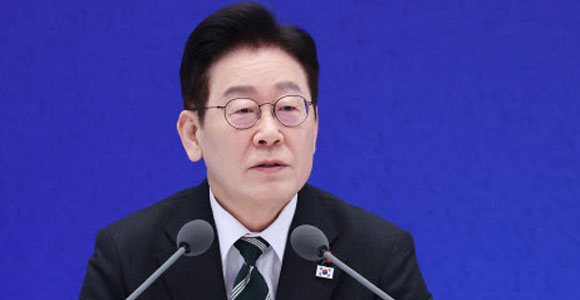李대통령 “주식시장 정상화 중…우량주 장기 보유해야”(상보)