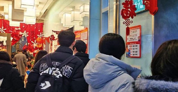 훠궈 먹으려고 5시간 웨이팅…中밀크티도 MZ인산인해[르포]