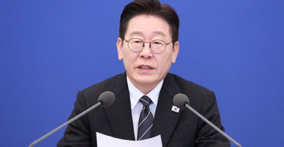 李대통령 "주한미군 장비 반출, 대북억지력 장애 안돼"