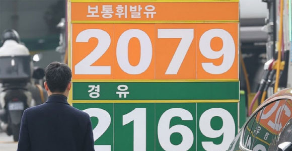 리터당 2000원 훌쩍?…기름값 급등에 칼 빼든 정부
