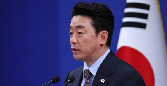 靑 "UAE 석유 600만배럴 확보…우리 국민도 귀환"
