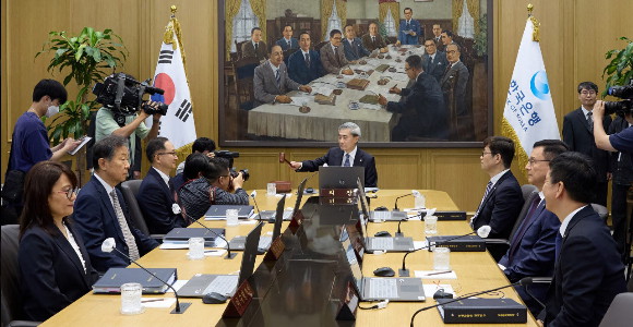 한은, 동결기 깨고 금리 인상하나…시장 관심은 이미 '다음 인상'