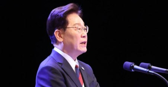 李 “정전체제 평화체제로…‘아주 오래된 전쟁’ 끝낼 논의 시작하자”(종합)