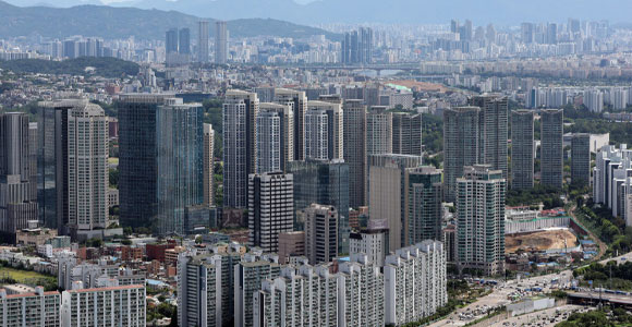 "일단 스테이"…규제 쏟아지자 아파트 입주전망 '뚝'