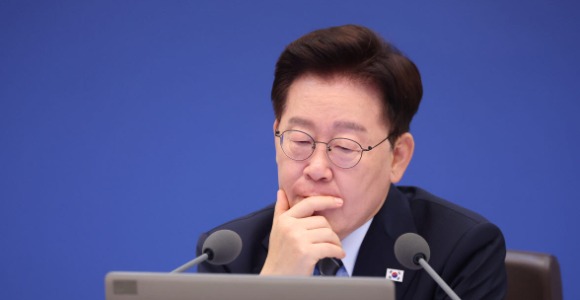 “사과하고 내려놓고 변화 보여라”…전문가들이 꼽은 李회견 승부처