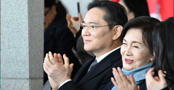 이재용, 홍라희 삼전 주식 2.6조 증여 받아…지분율 0.17%P↑(종합)