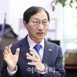 "버핏도 시골서 투자지휘…국민연금 기금운용, 전주서 충분"