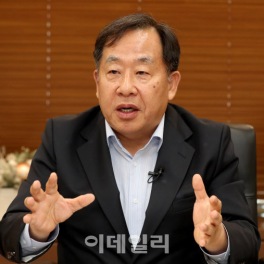 “사회에 진 빚 갚겠다” 재산 300억 턴 이유는[ESF 2023]