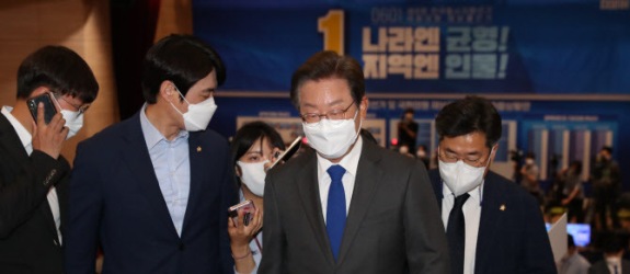 "박지현에 비대위원장 맡긴 건 이재명"…민주당, '참패 책임' 공방