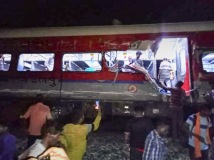 인도서 열차끼리 충돌사고…"최소 207명 사망 900명 부상"