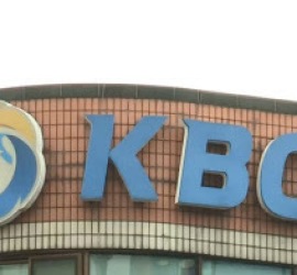 '프로야구 중계권 대가 2억원 수수'…KBO 자회사 임원 재판 받는다