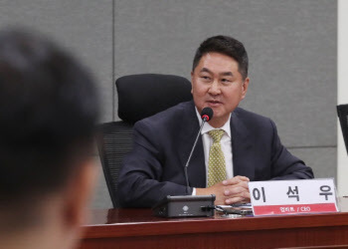 與 "김남국, 업비트에서도 코인 거래내역 받아갔다"