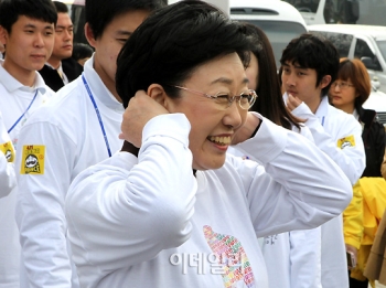 한명숙 `쑥스럽네~`                                                                                                                                                                                