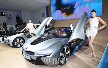 BMW i8 `걸윙도어 방식`                                                                                                                                                                            