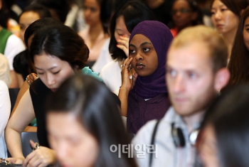 `외국 대학생에게도 인기 좋은 박원순 시장`                                                                                                                                                         