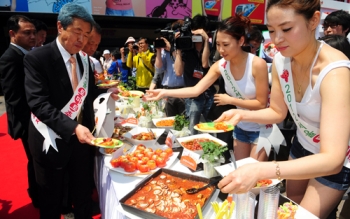 "이게 다 토마토 요리?"                                                                                                                                                                  