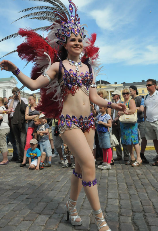  바이올렛이 잘 어울리는 매력적인 `삼바의 여인`                                                                                                                                                    