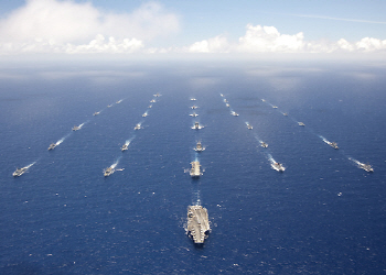 하와이 해상을 점령한 군함들의 거침없는 전진                                                                                                                                                       