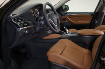 BMW `뉴X6` 경쾌한 실내 인테리어                                                                                                                                                                   