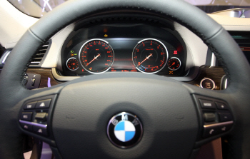 BMW 뉴 7시리즈 '럭셔리한 스티어링휠과 계기판'                                                                                                                                           